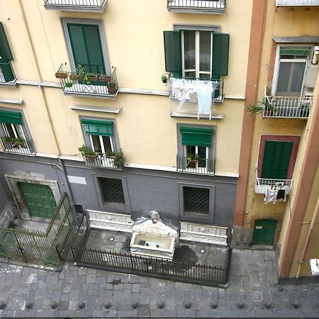 Al Centro E Meglio B&B 나폴리 외부 사진