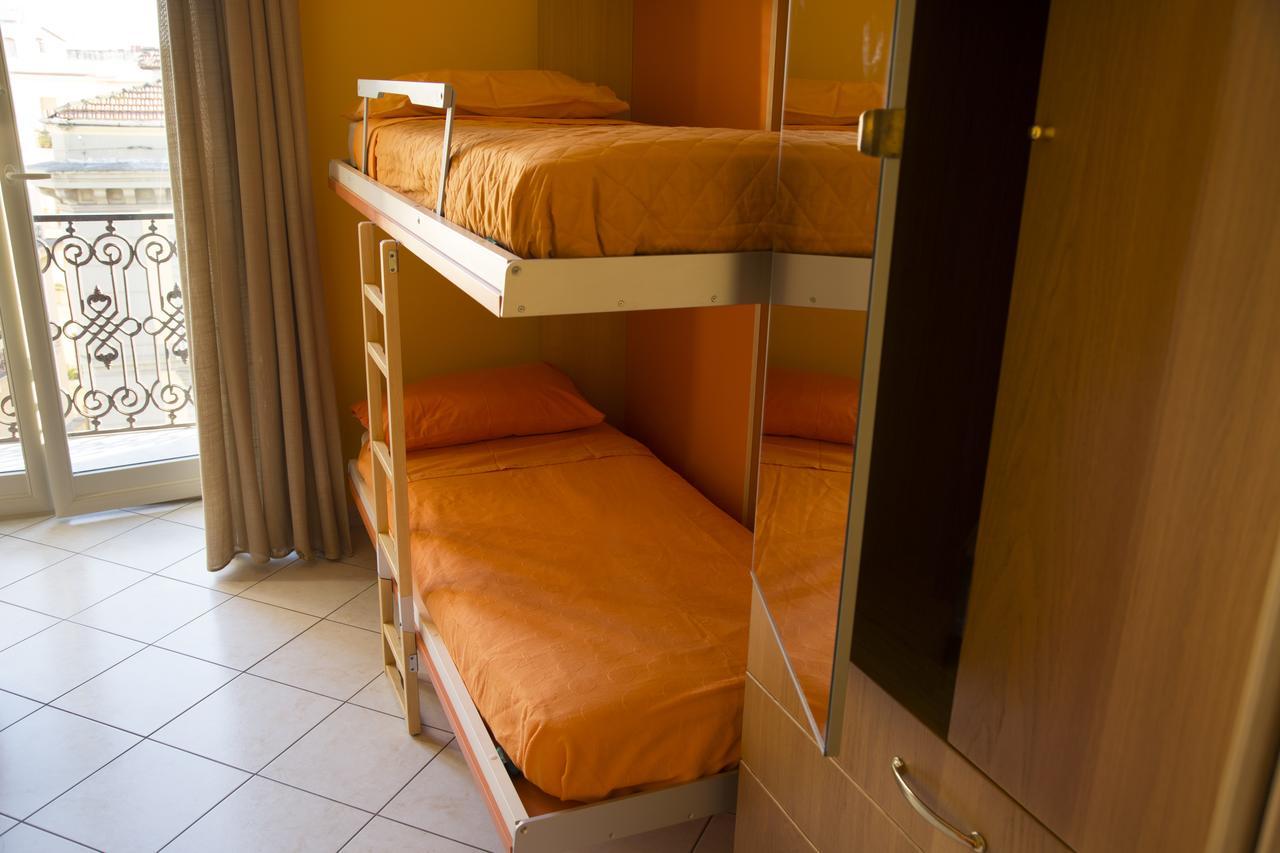 Al Centro E Meglio B&B 나폴리 외부 사진