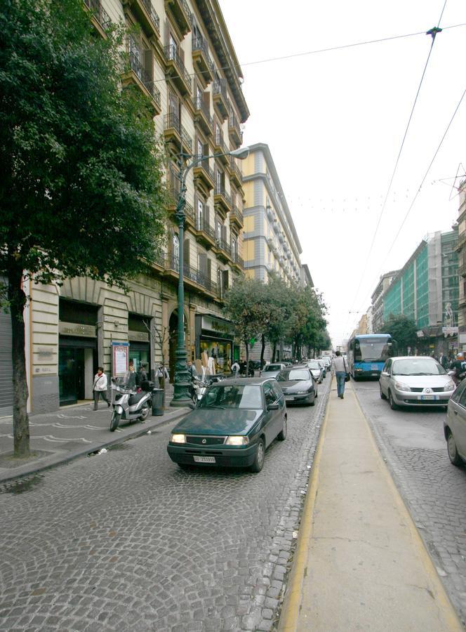 Al Centro E Meglio B&B 나폴리 외부 사진